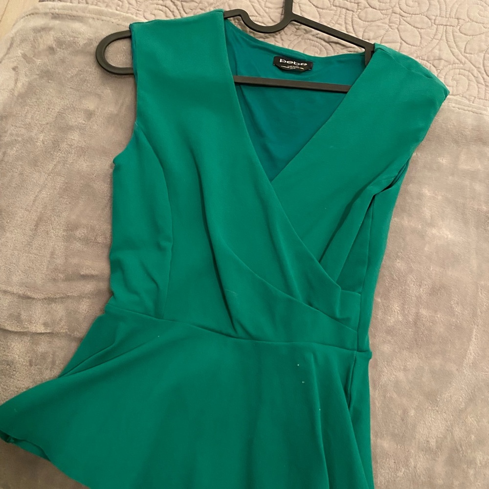 Bebé green top